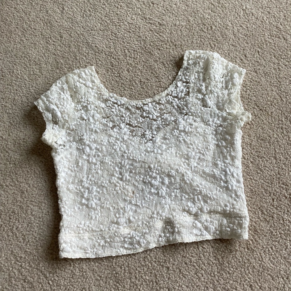 White/creamy lace crop top